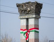 A Huszárlány szobránál emlékeztek a szabadságharc hétköznapi hőseire Szőregen | 2015. március 15.  vasárnap | Fotó: Kovács Ferenc / szegedma.hu