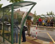 Buszmegállót adtak át Szőregen | 2012. május 22.  kedd | Fotó: Illés Tibor / a szegedma.hu engedélyével