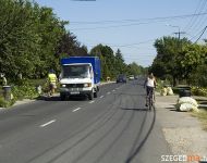 Szőregen is megkezdődött a kerékpárút építése | 2012. augusztus 7.  kedd | Fotó: Illés Tibor / a szegedma.hu engedélyével