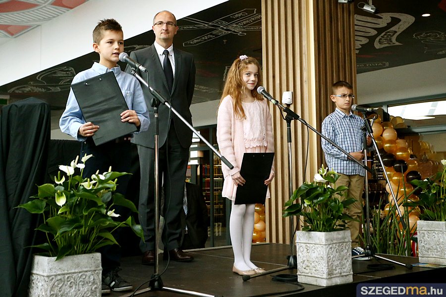 Gyerekek nyitották meg a Szőregi úti Szeged Nova áruházat