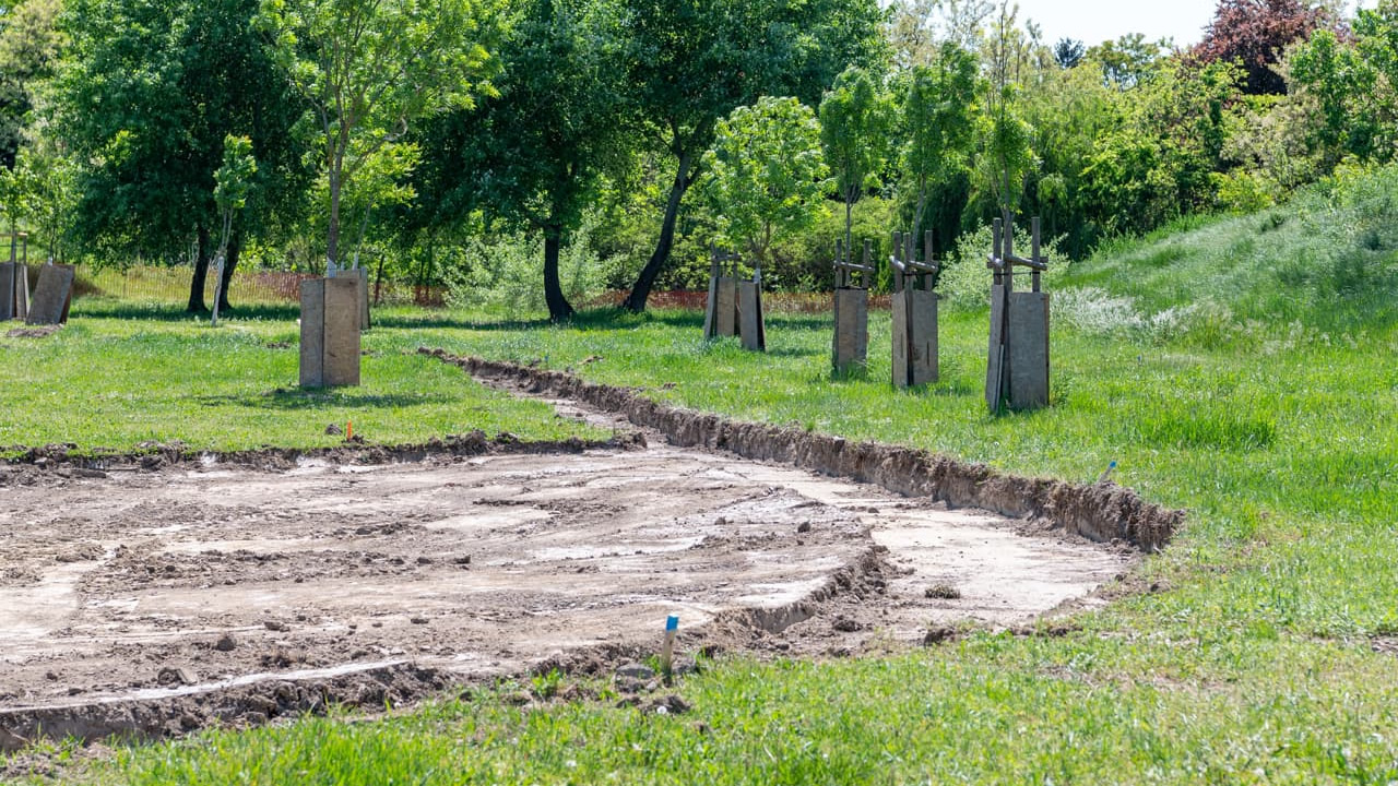 Nyolcszáz méter hosszú, rekortán futókör épül Szőregen, a Monti parkban