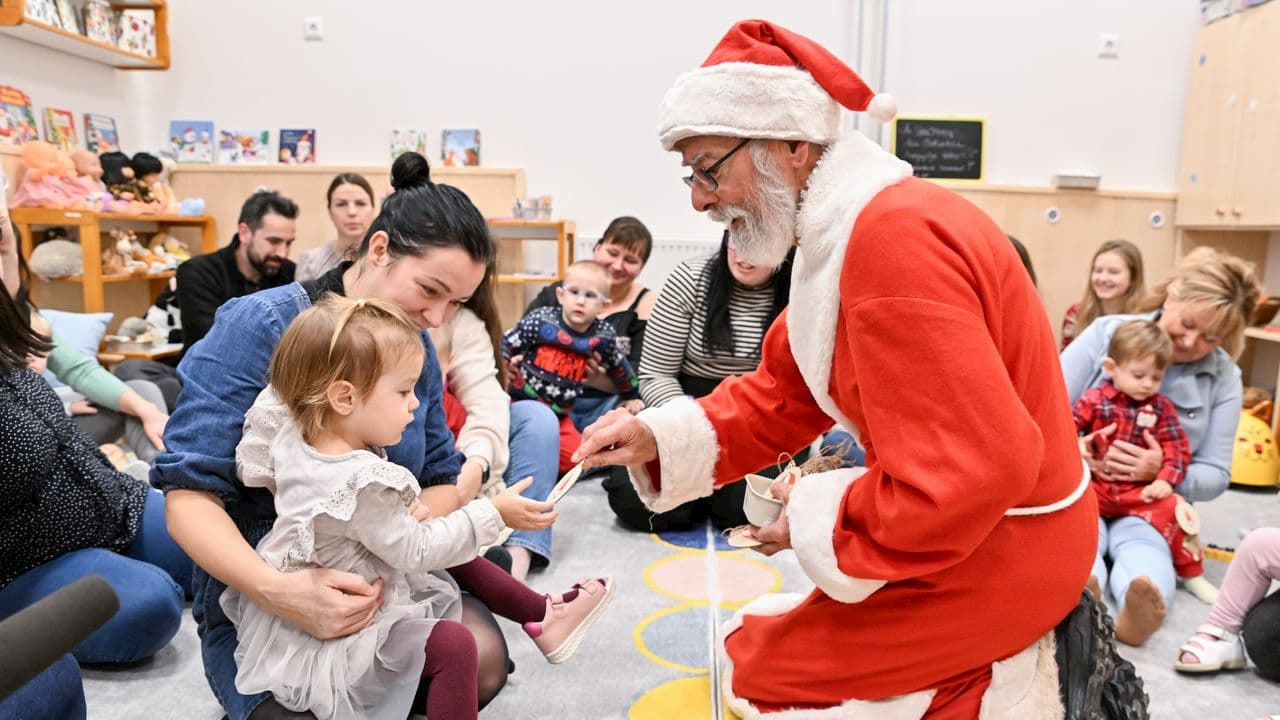 Megérkezett a Mikulás is – ünnepélyesen átadták az új szőregi minibölcsődét