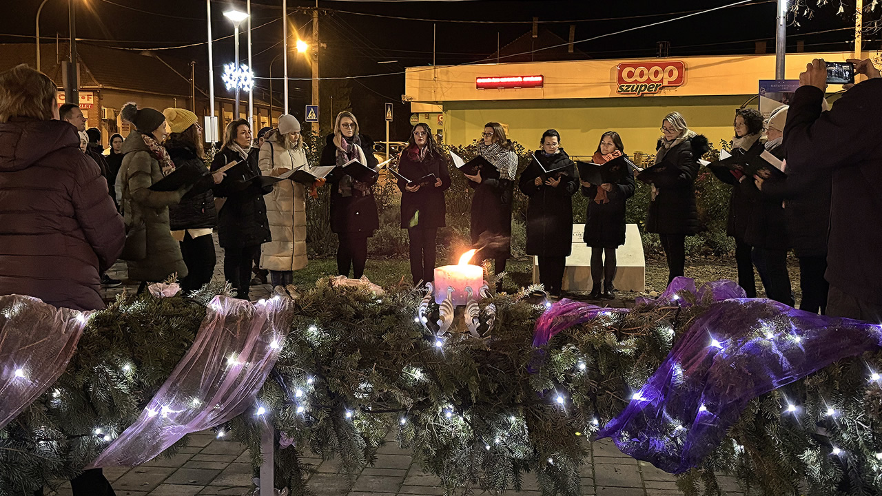 Szőregen fellobbant a harmadik gyertya lángja