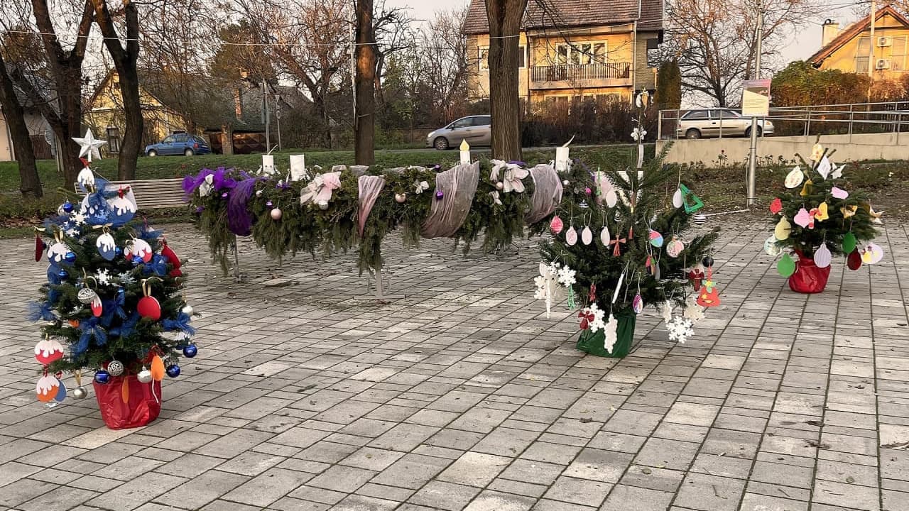 Közösen díszített fenyők hozták közelebb az adventet Szőregen