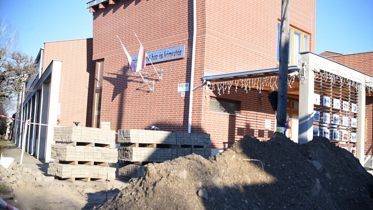 Szőregen megújul a művelődési ház környéke