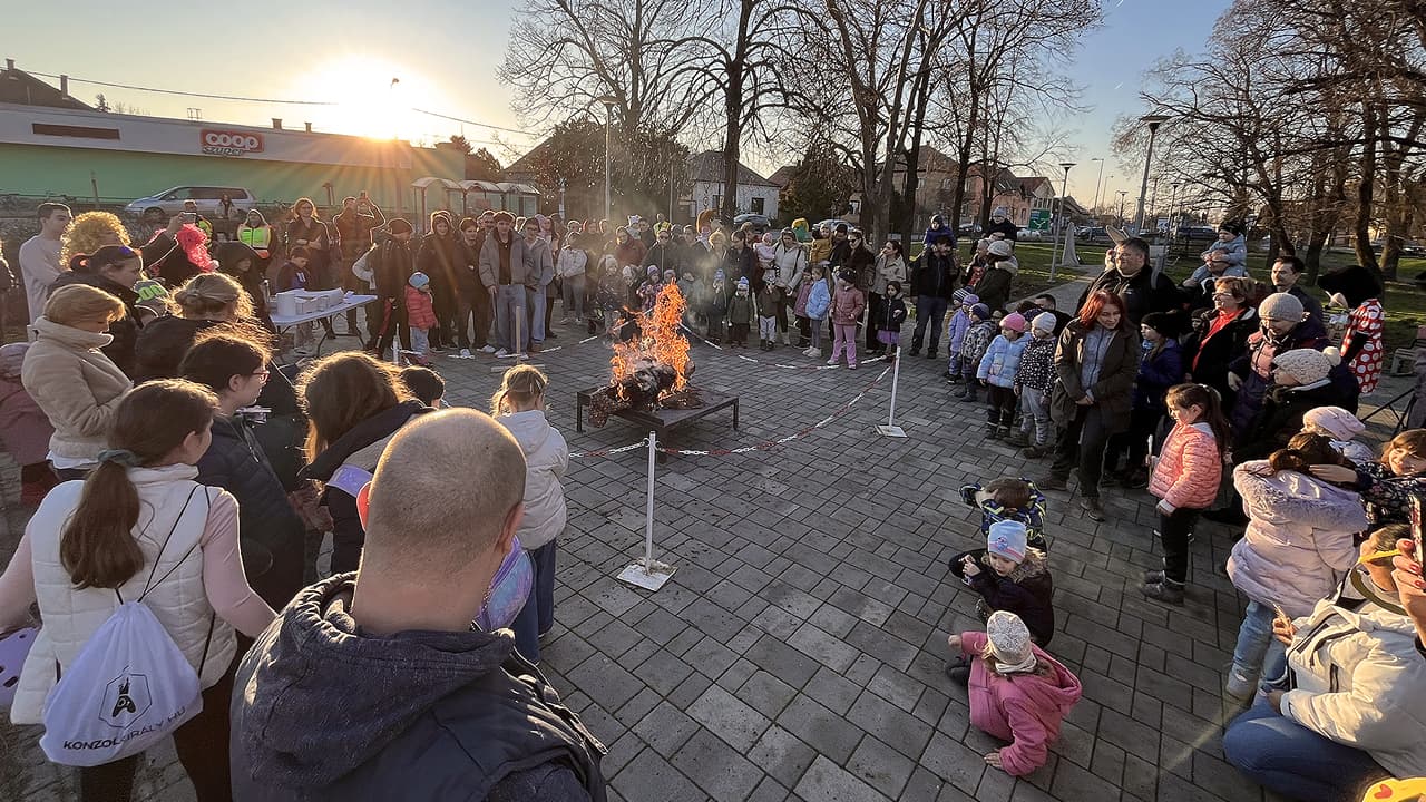 Kereplők, dal és fánk illata – így űzte el a telet Szőreg közössége