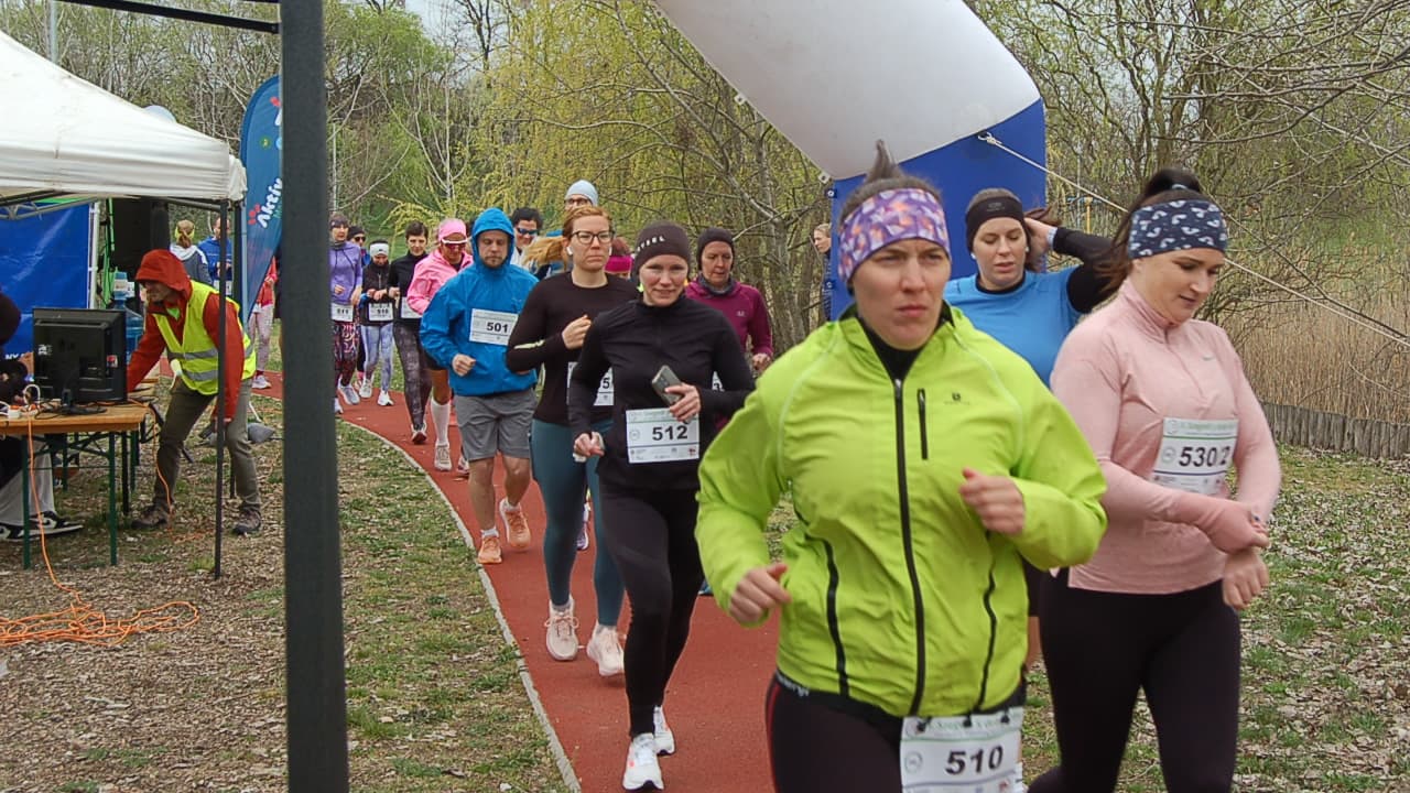 Futással telt meg a Monti Sándor park – megrendezték a II. 5 órás futást Szőregen